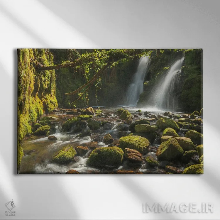 تابلو آبشار مخفی اثر آدام برتون - نمای روبهرو روی دیوار