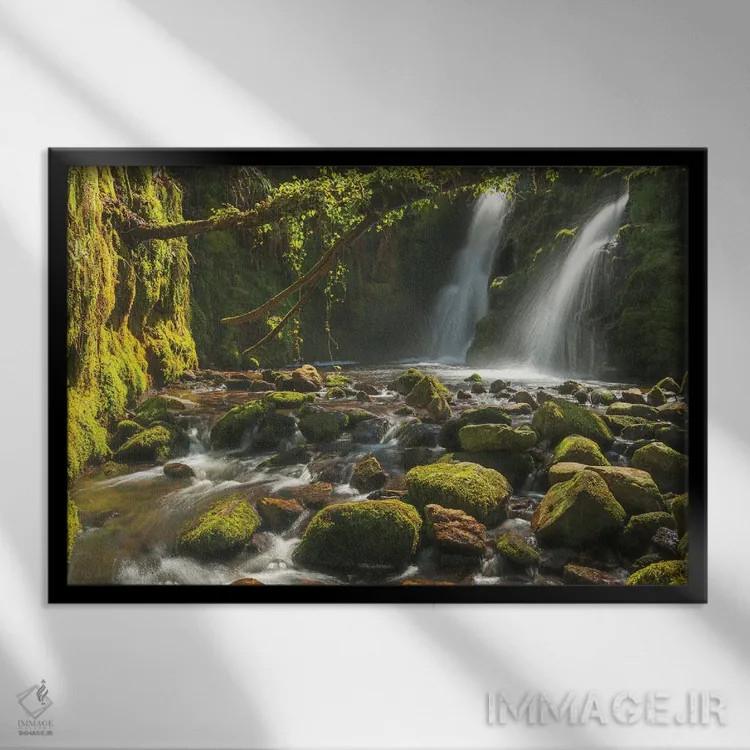 تابلو آبشار مخفی اثر آدام برتون - نمای قابدار مشکی