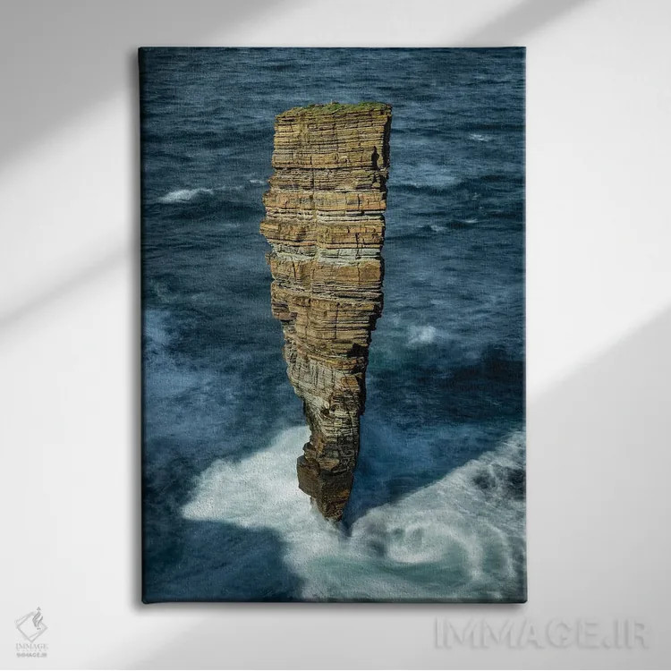 تابلو نشکستنی اثر آدام برتون - نمای روبهرو روی دیوار