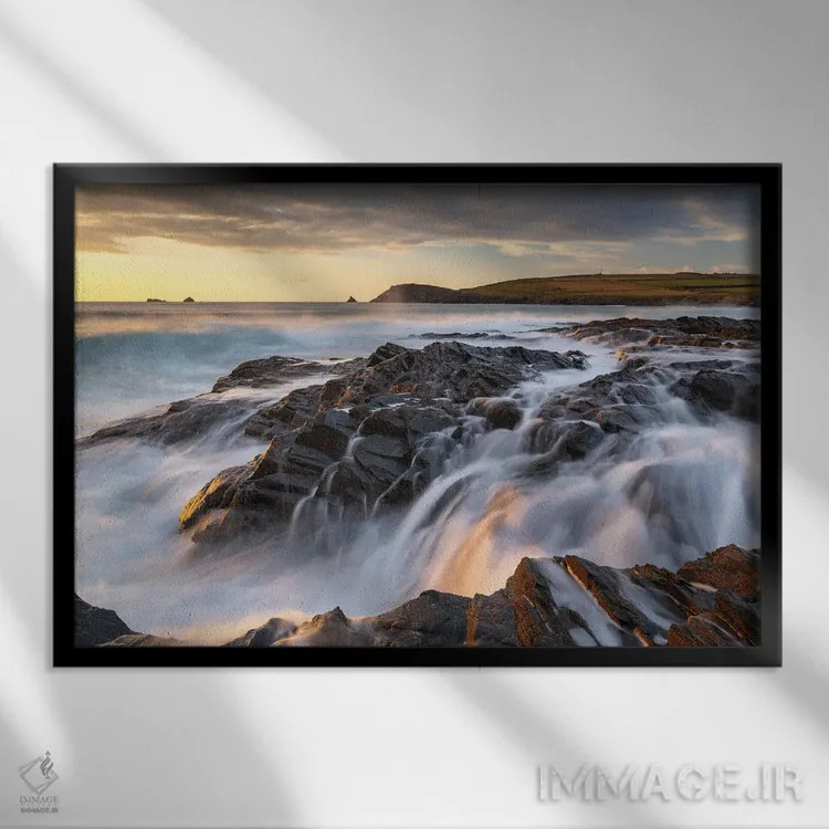 تابلو نقطهٔ شکست اثر آدام برتون - نمای قابدار مشکی