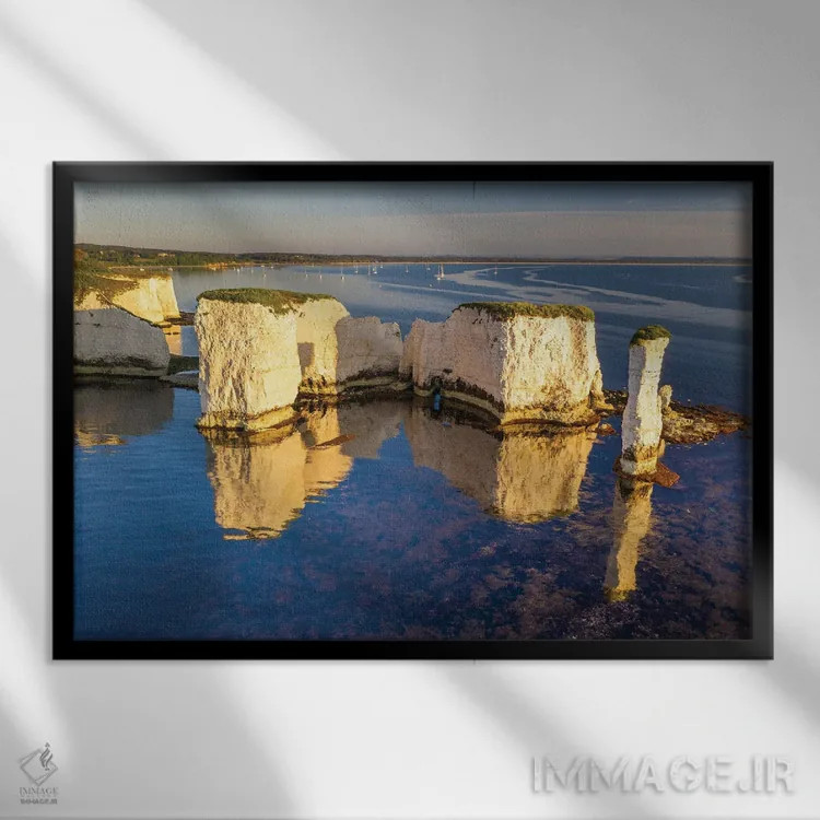 تابلو صخرههای اولد هری (محل جغرافیایی) اثر آدام برتون - نمای قابدار مشکی