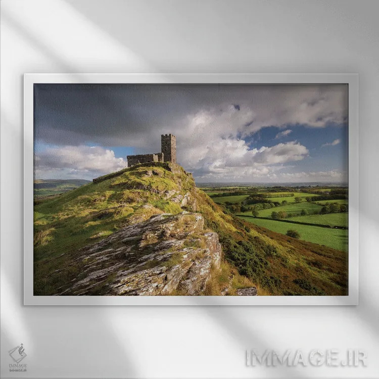 تابلو عبادت بر فراز تپه اثر آدام برتون - نمای قابدار سفید