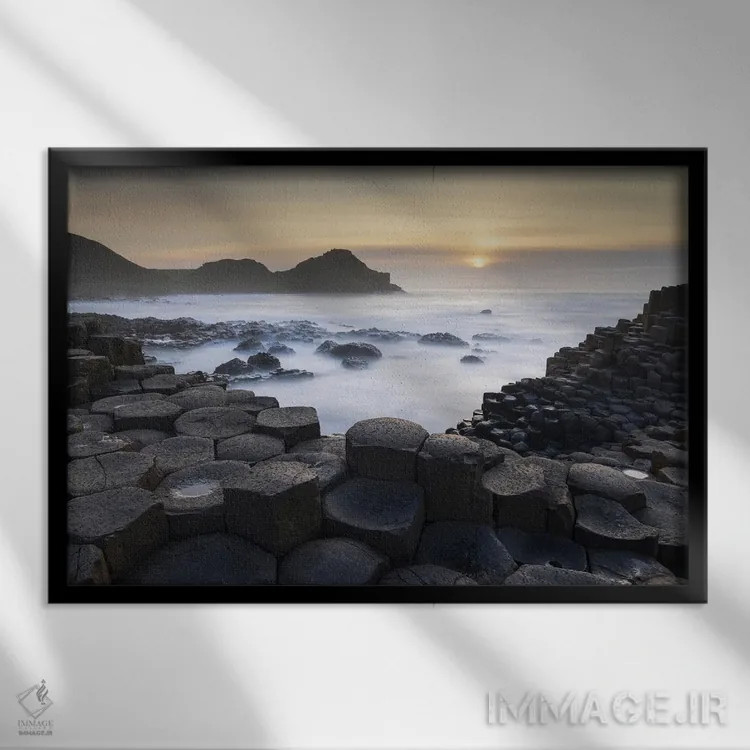 تابلو دالان غولها (محل جغرافیایی) اثر آدام برتون - نمای قابدار مشکی