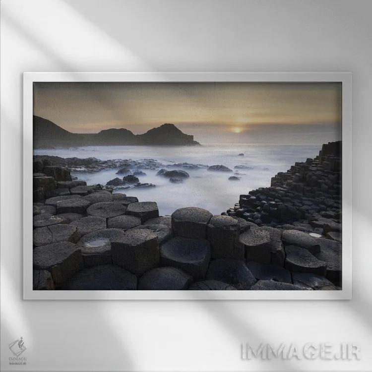 تابلو دالان غولها (محل جغرافیایی) اثر آدام برتون - نمای قابدار سفید