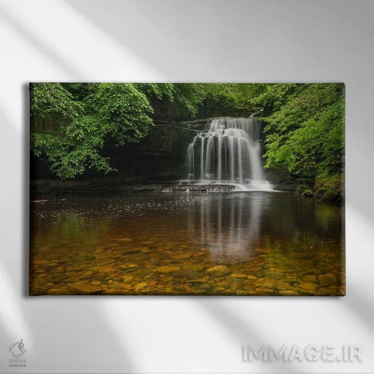 تابلو یک جای مخفی اثر آدام برتون - نمای روبهرو روی دیوار