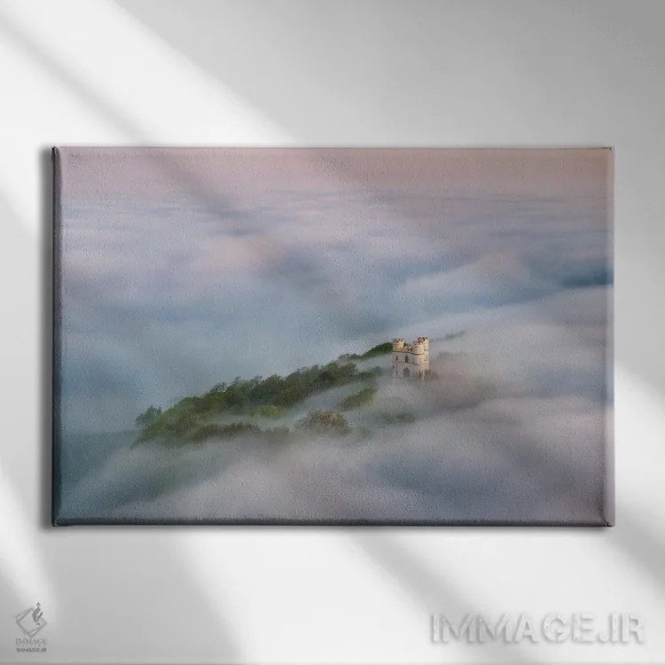تابلو قلعه در ابرها اثر آدام برتون - نمای روبهرو روی دیوار
