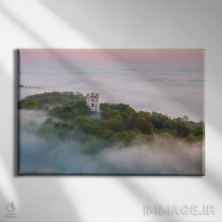 تابلو قلعه در آسمان (ارجاع به انیمه یا تخیل) اثر آدام برتون - نمای روبهرو روی دیوار