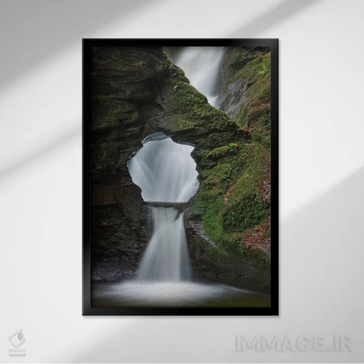 تابلو چاه مرلین اثر آدام برتون - نمای قابدار مشکی