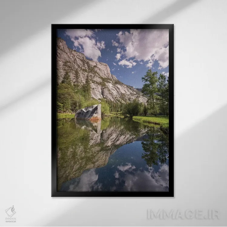 تابلو دریاچه آینهای اثر آدام برتون - نمای قابدار مشکی