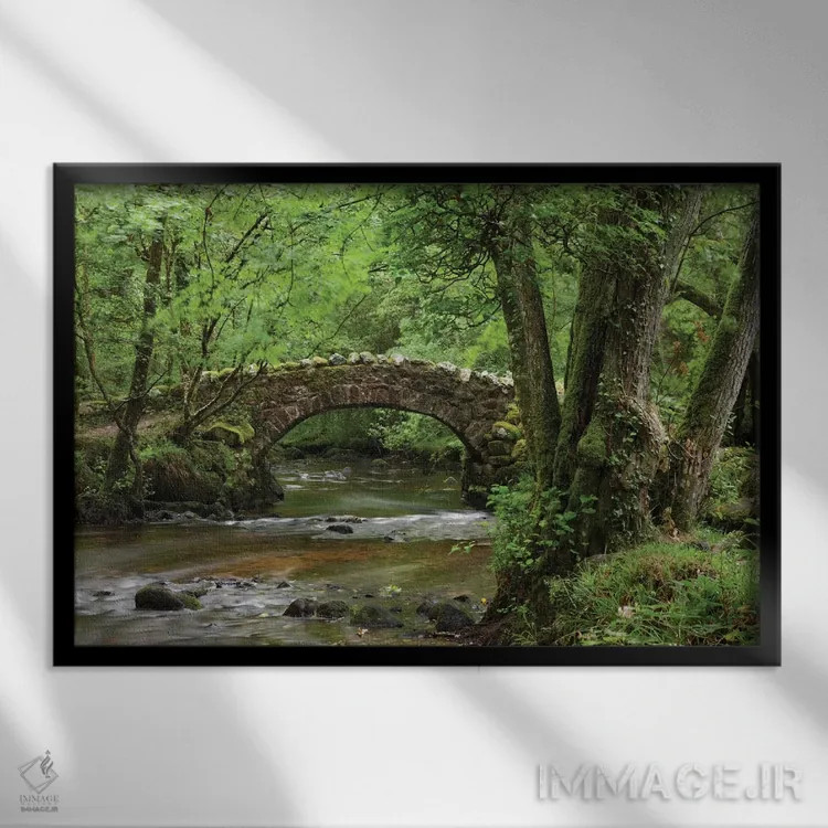 تابلو گذرگاه مخفی اثر آدام برتون - نمای قابدار مشکی