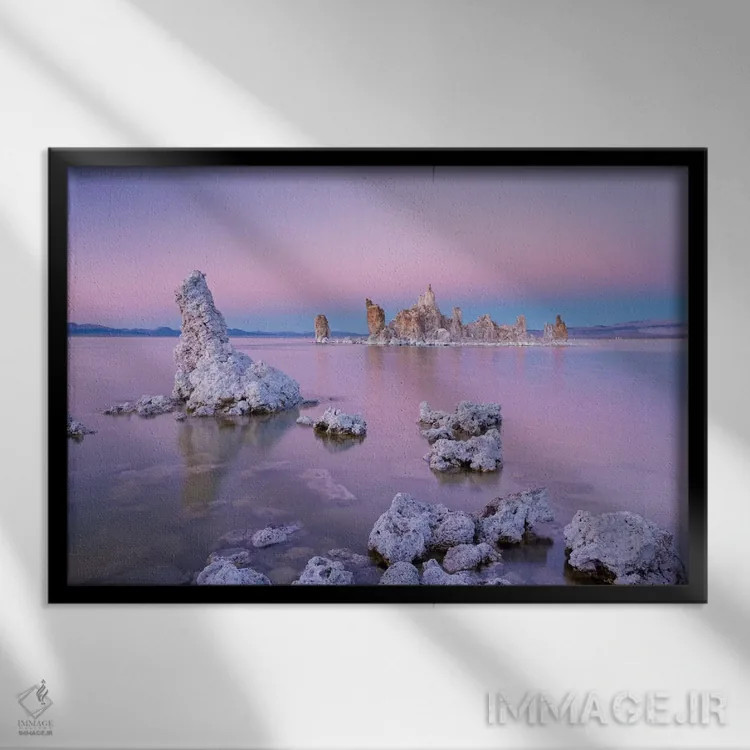 تابلو رنگهای صورتی مونو (دریاچه مونو) اثر آدام برتون - نمای قابدار مشکی