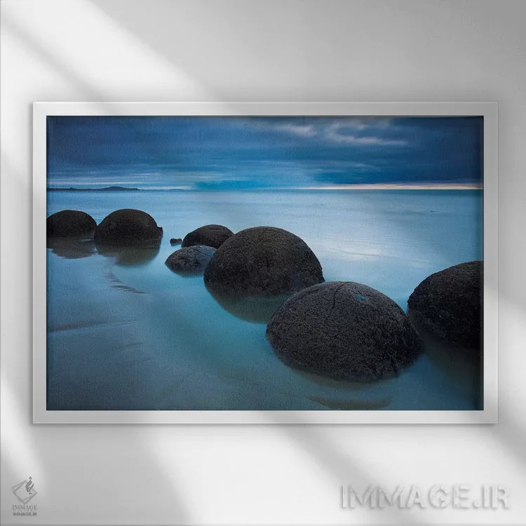 تابلو گوییهای آرای ته اورو (ارجاع به اسطورهشناسی مائوری) اثر آدام برتون - نمای قابدار سفید