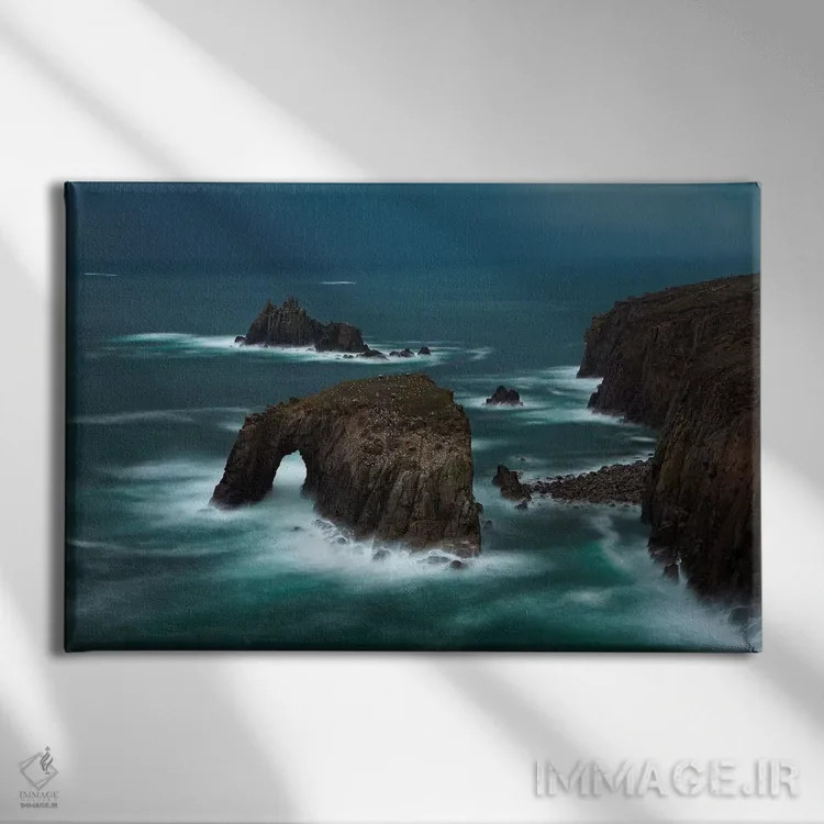 تابلو صخرهٔ اعصار اثر آدام برتون - نمای روبهرو روی دیوار