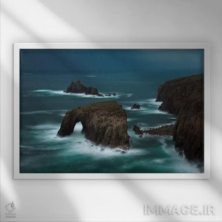 تابلو صخرهٔ اعصار اثر آدام برتون - نمای قابدار سفید