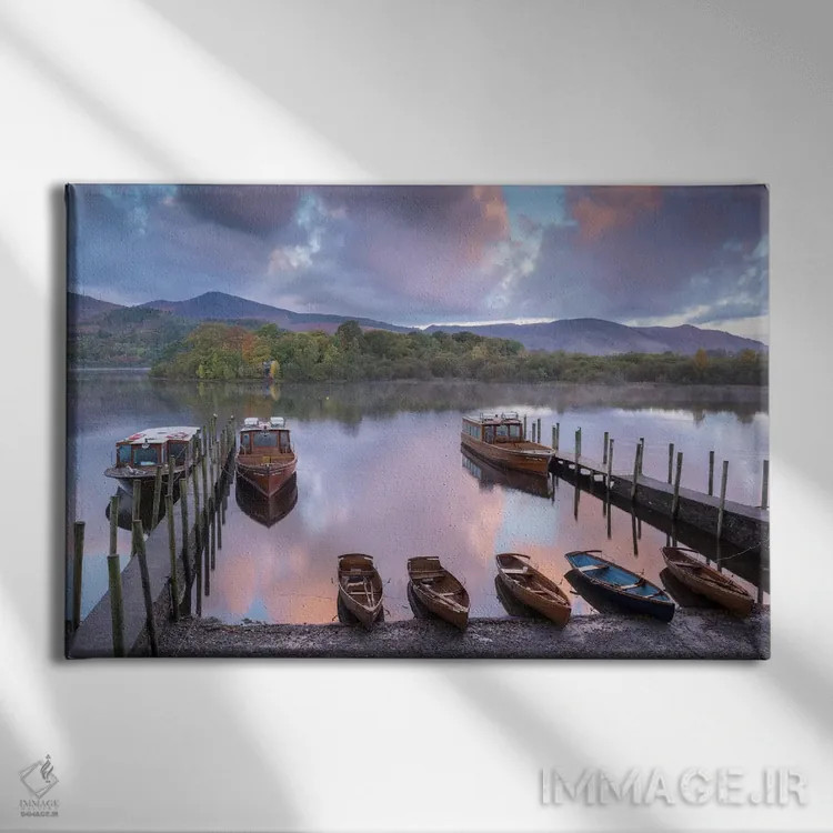 تابلو همهٔ قایقها اثر آدام برتون - نمای روبهرو روی دیوار