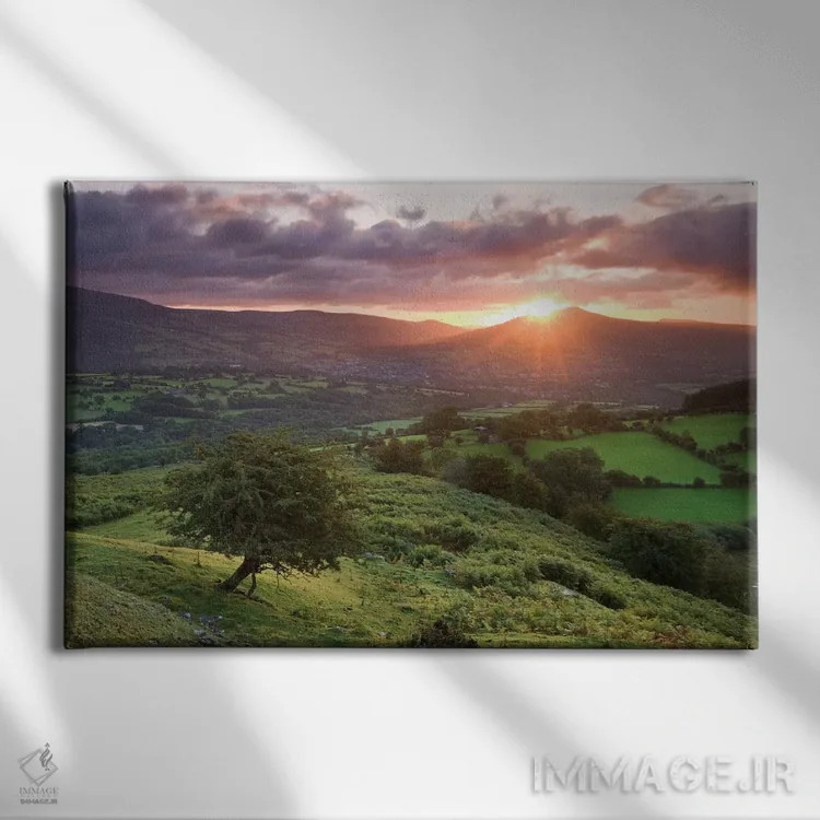 تابلو طلوع شکرکوه (تپه Sugarloaf) اثر آدام برتون - نمای روبهرو روی دیوار