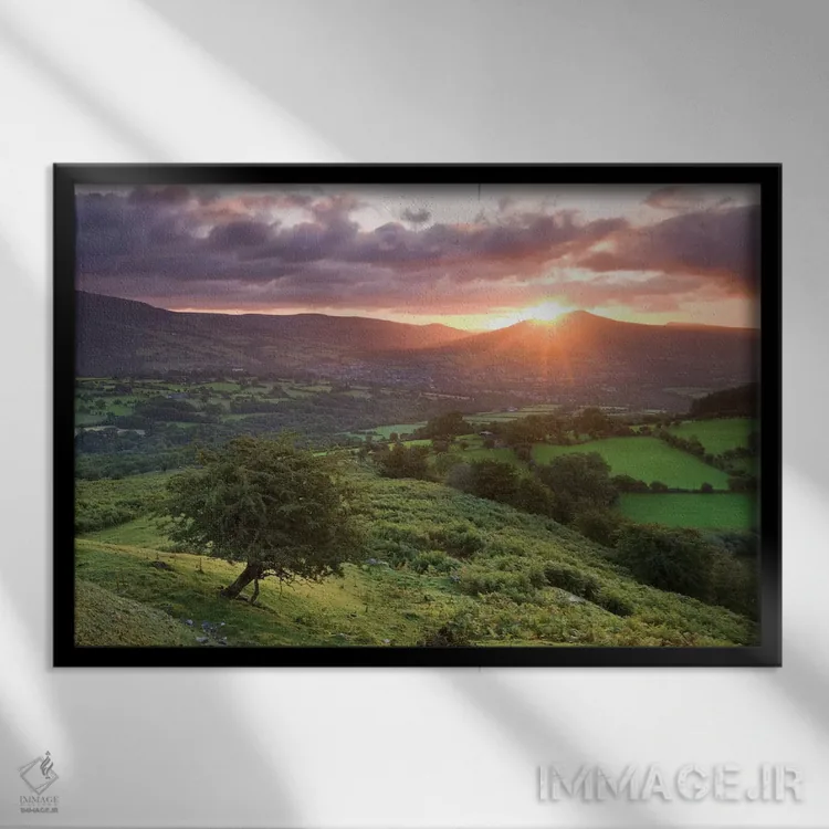 تابلو طلوع شکرکوه (تپه Sugarloaf) اثر آدام برتون - نمای قابدار مشکی