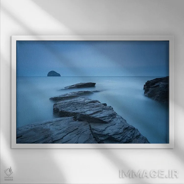 تابلو آبیهای ترباروث (ساحل در کورنوال) اثر آدام برتون - نمای قابدار سفید