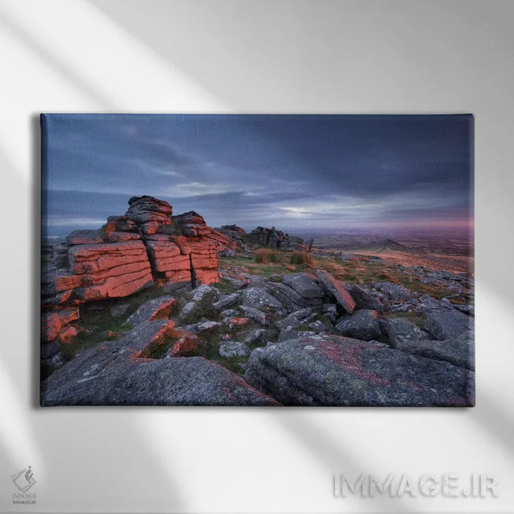 تابلو آتش بلاستون (روستا یا منطقه در دارتمور) اثر آدام برتون - نمای روبهرو روی دیوار