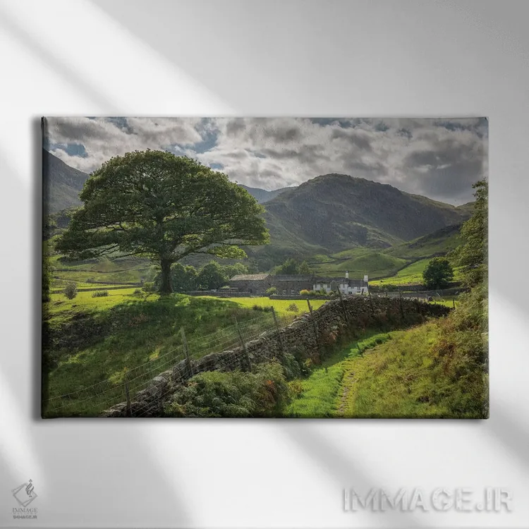 تابلو نزدیک شدن به شایر (ارباب حلقهها) اثر آدام برتون - نمای روبهرو روی دیوار