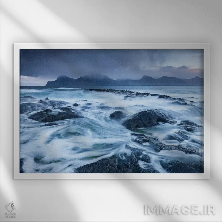 تابلو توفان در حال شکلگیری اثر آدام برتون - نمای قابدار سفید