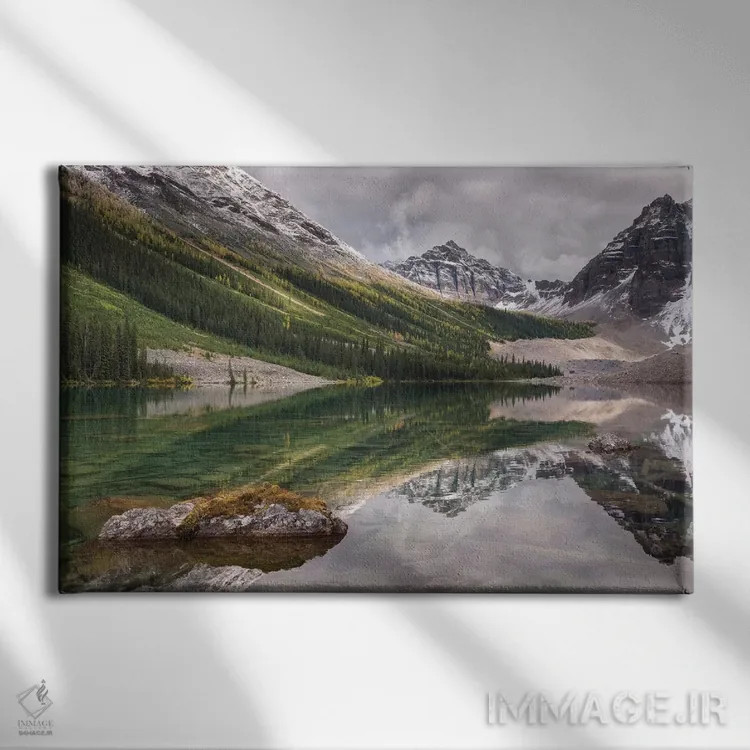 تابلو دریاچه کنسولیشن پایین اثر آدام برتون - نمای روبهرو روی دیوار