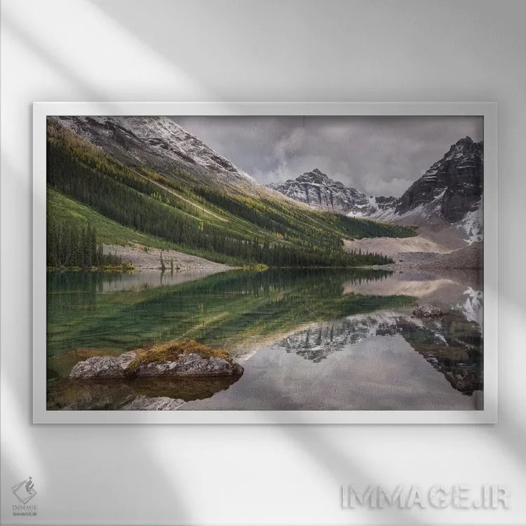 تابلو دریاچه کنسولیشن پایین اثر آدام برتون - نمای قابدار سفید