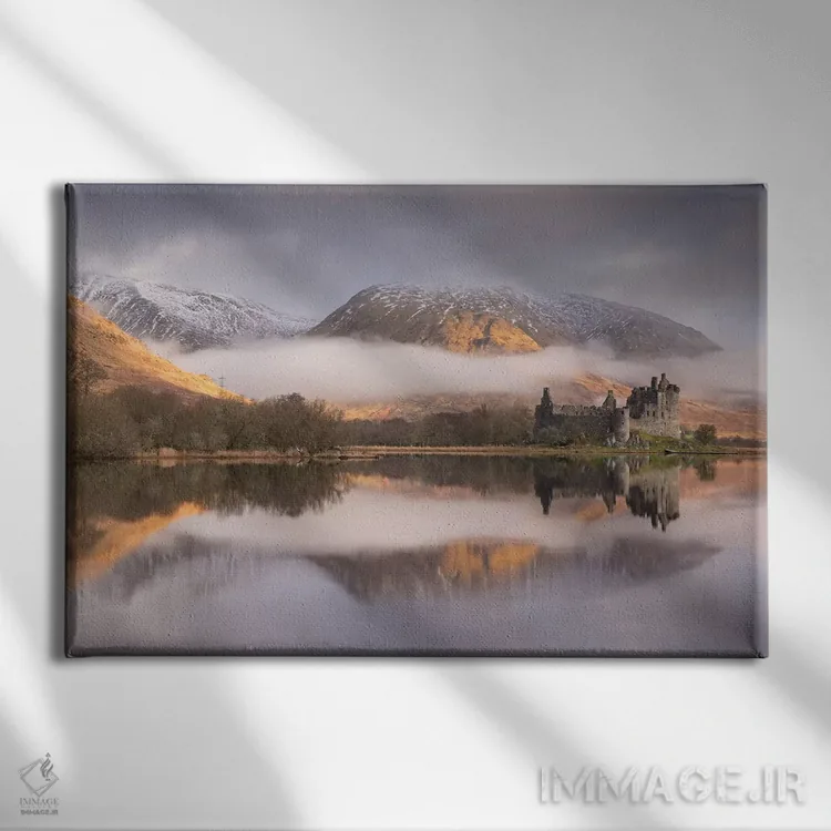 تابلو قلعه غریبه اثر آدام برتون - نمای روبهرو روی دیوار