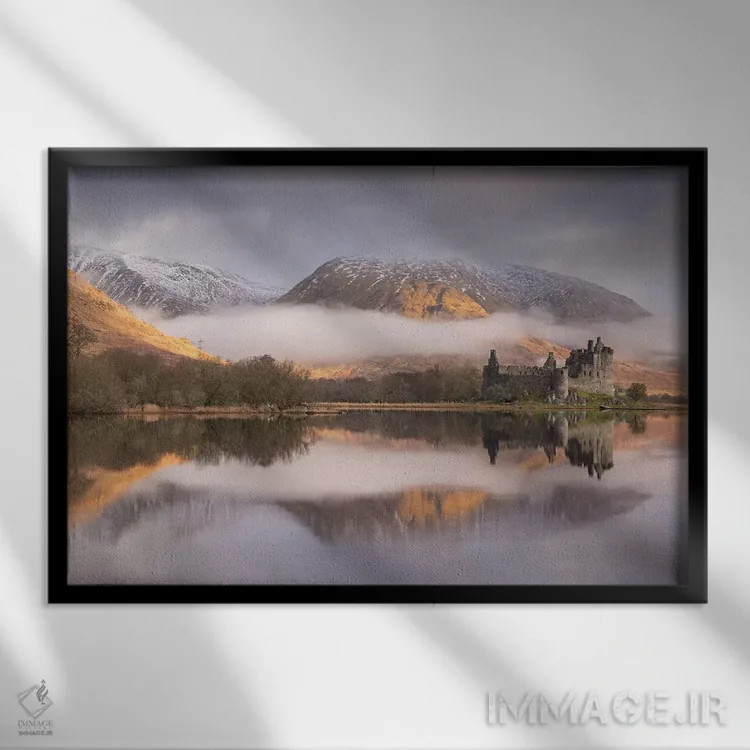 تابلو قلعه غریبه اثر آدام برتون - نمای قابدار مشکی