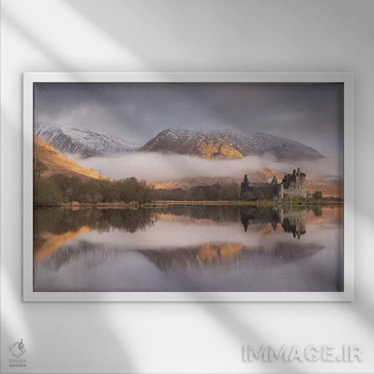 تابلو قلعه غریبه اثر آدام برتون - نمای قابدار سفید