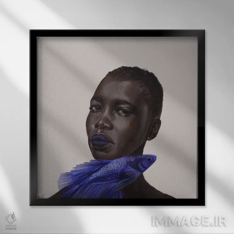 تابلو ماهی آبی اثر آدکونله آدلاکه - نمای قابدار مشکی