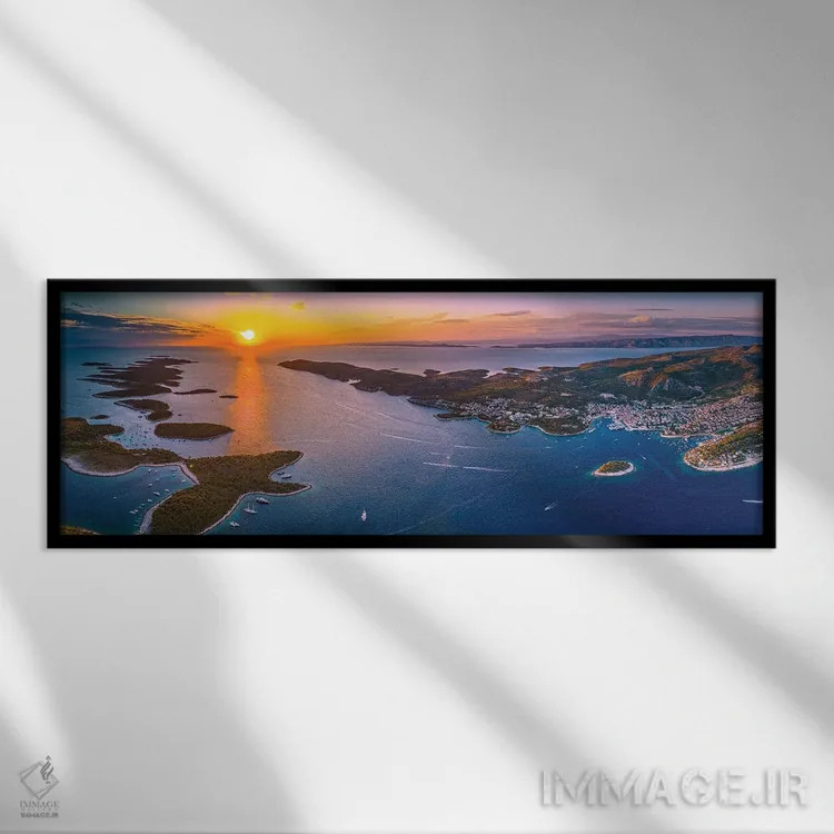 تابلو پانورامای غروب شهر کوچک هوار از نمای بالا، کرواسی اثر الکس جی پرز - نمای قابدار مشکی