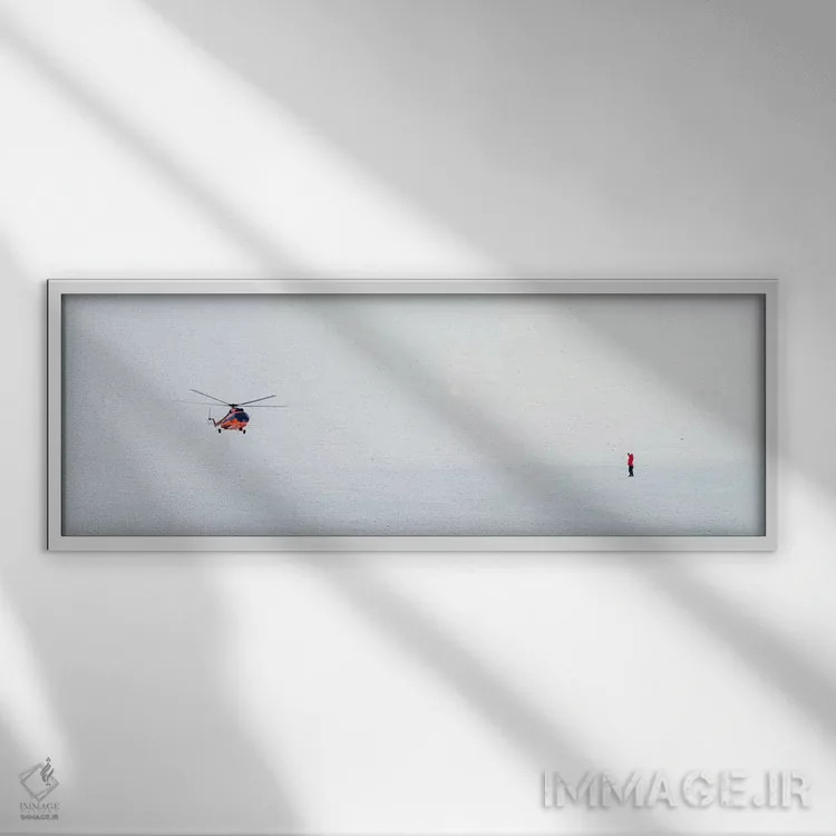 تابلو فرود بالگرد، قطب شمال اثر الکس بیوس - نمای قابدار سفید