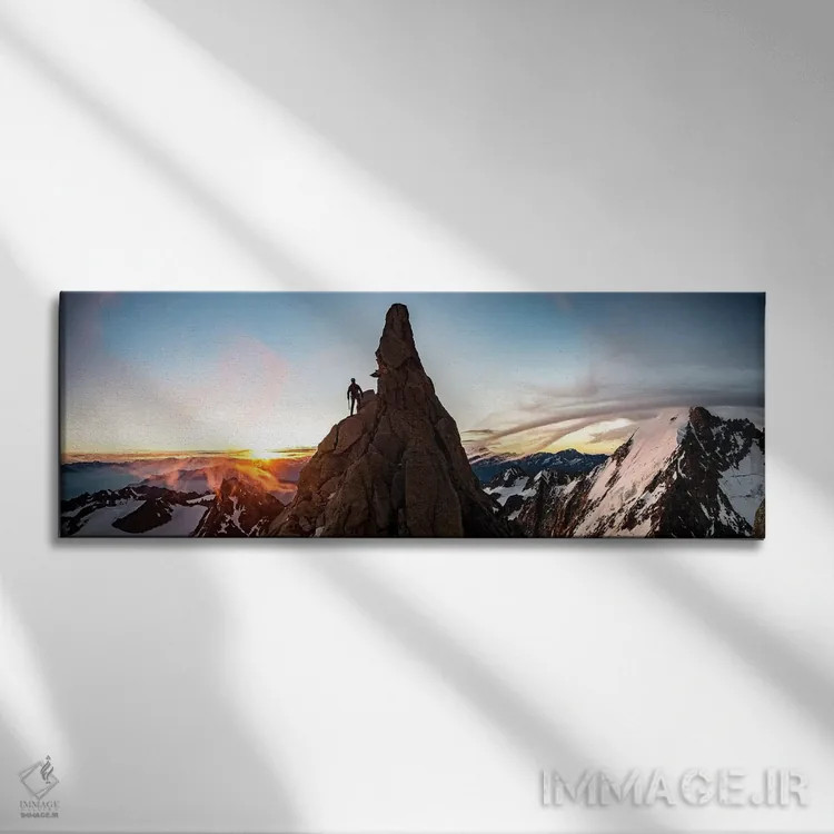 تابلو کوهنوردی هنگام طلوع در ایگوئی دو شاردونه، شامونی، فرانسه اثر الکس بیوس - نمای روبهرو روی دیوار