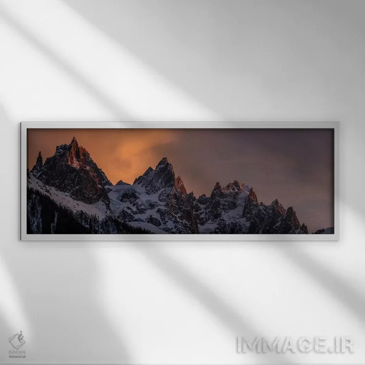 تابلو ایگوئیهای شامونی در آلپ فرانسه، اوت سووآ، فرانسه اثر الکس بیوس - نمای قابدار سفید