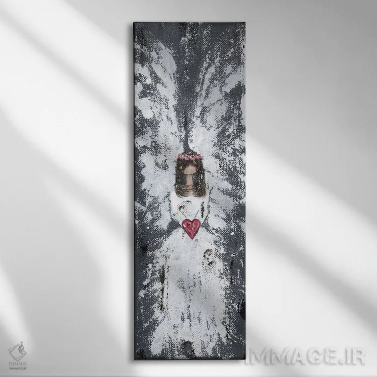 تابلو فرشتهٔ روستایی اثر اشلی بردلی - نمای روبهرو روی دیوار