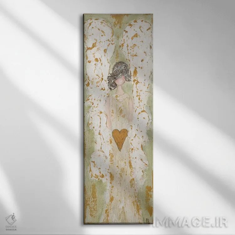 تابلو فرشتهٔ سبز اثر اشلی بردلی - نمای روبهرو روی دیوار