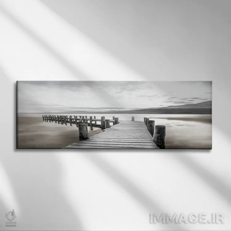 تابلو اسکلهٔ مهآلود صبحگاهی اثر مایک کالاسیبتا - نمای روبهرو روی دیوار
