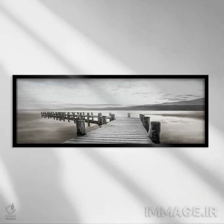 تابلو اسکلهٔ مهآلود صبحگاهی اثر مایک کالاسیبتا - نمای قابدار مشکی