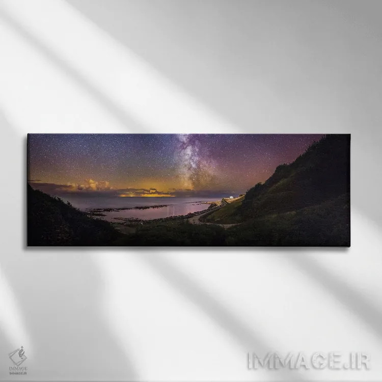 تابلو چراغهای شربورگ و راه شیری (نام فرانسوی) اثر چاد پاول - نمای روبهرو روی دیوار