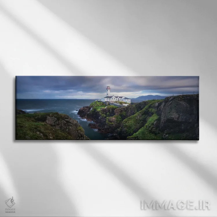 تابلو پانوراما از فانوس دریایی فناد هد در ایرلند اثر دنیل گاستاگر - نمای روبهرو روی دیوار