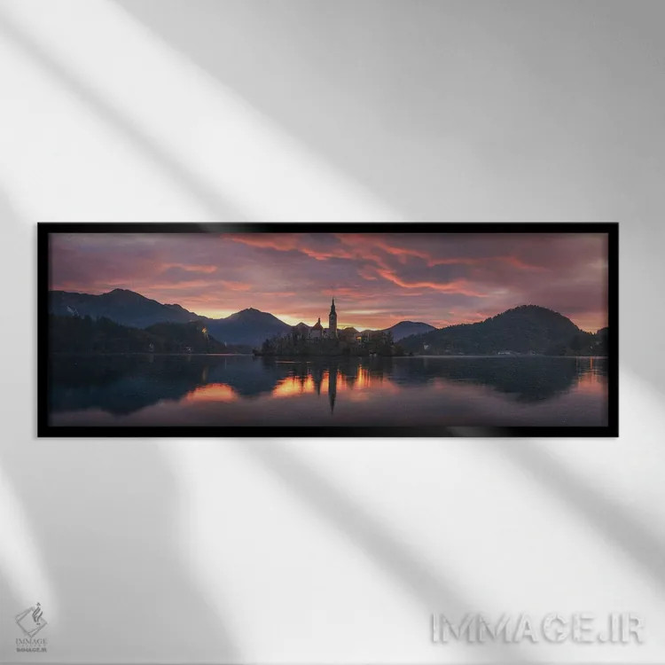 تابلو پانورامای طلوع سوزان در دریاچه بلد (اسلوونی) اثر دنیل گاستاگر - نمای قابدار مشکی