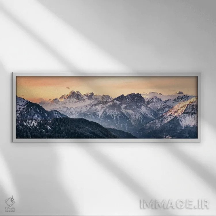تابلو پانورامای کوهستانی با طلوع زمستانی در دولومیت (ایتالیا) اثر دنیل گاستاگر - نمای قابدار سفید