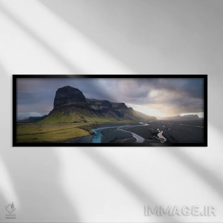 تابلو غروب بارانی بر فراز ایسلند اثر دنیل گاستاگر - نمای قابدار مشکی