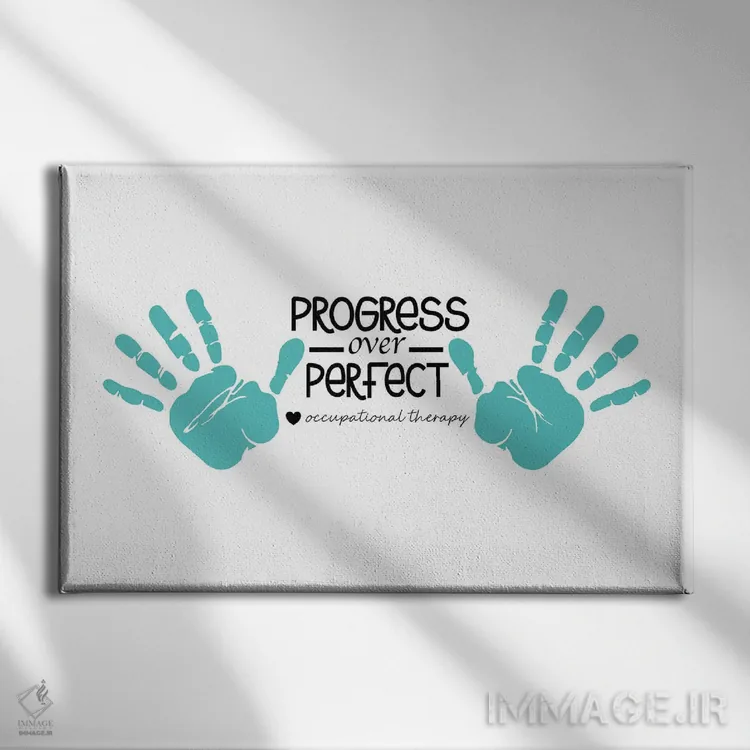 تابلو پیشرفت مهمتر از بینقص بودن است اثر آلیسا بانتا - نمای روبهرو روی دیوار