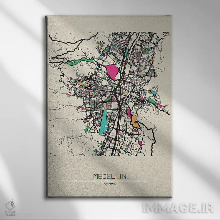 تابلو نقشهٔ مدلین، کلمبیا اثر آیشه دنیز آکِرمان - نمای روبهرو روی دیوار