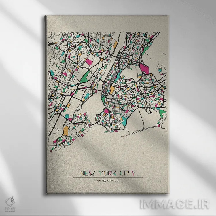 تابلو نقشهٔ نیویورک، آمریکا اثر آیشه دنیز آکِرمان - نمای روبهرو روی دیوار