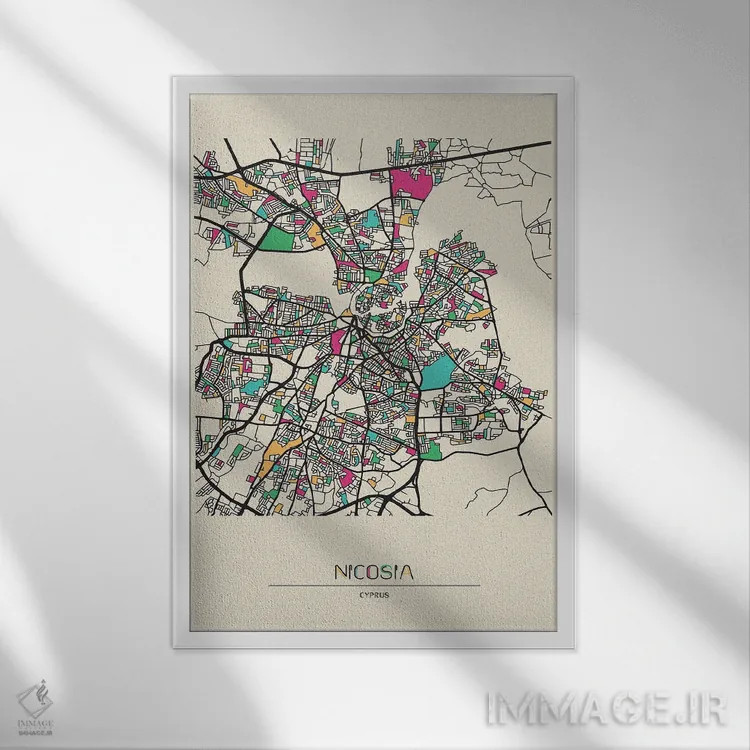 تابلو نقشهٔ نیکوزیا، قبرس اثر آیشه دنیز آکِرمان - نمای قابدار سفید