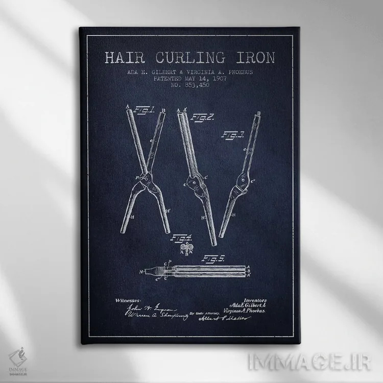 تابلو نقشهٔ ثبت اختراع فرکنندهٔ مو (آبی نفتی) اثر پیکسل کهنه (استودیو/نام هنری) - نمای روبهرو روی دیوار