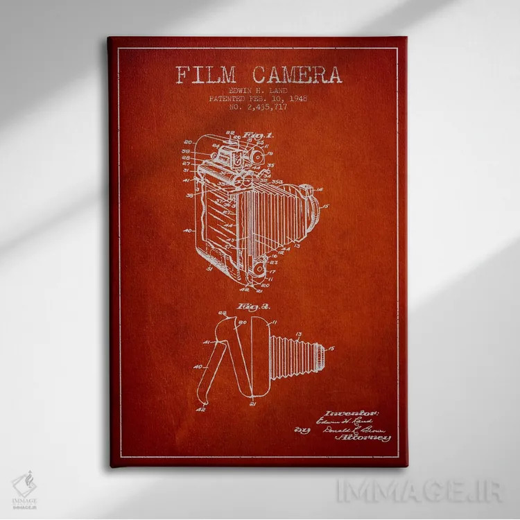 تابلو نقشهٔ ثبت اختراع دوربین (طرح قرمز) اثر پیکسل کهنه (استودیو/نام هنری) - نمای روبهرو روی دیوار